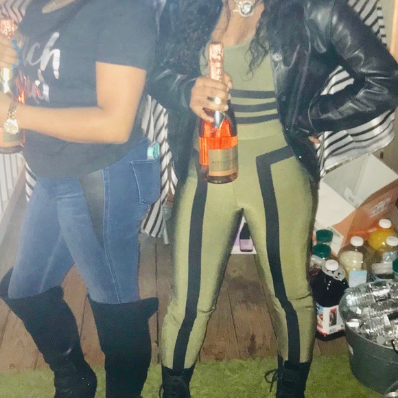 Two piece - Picture 4 of 4